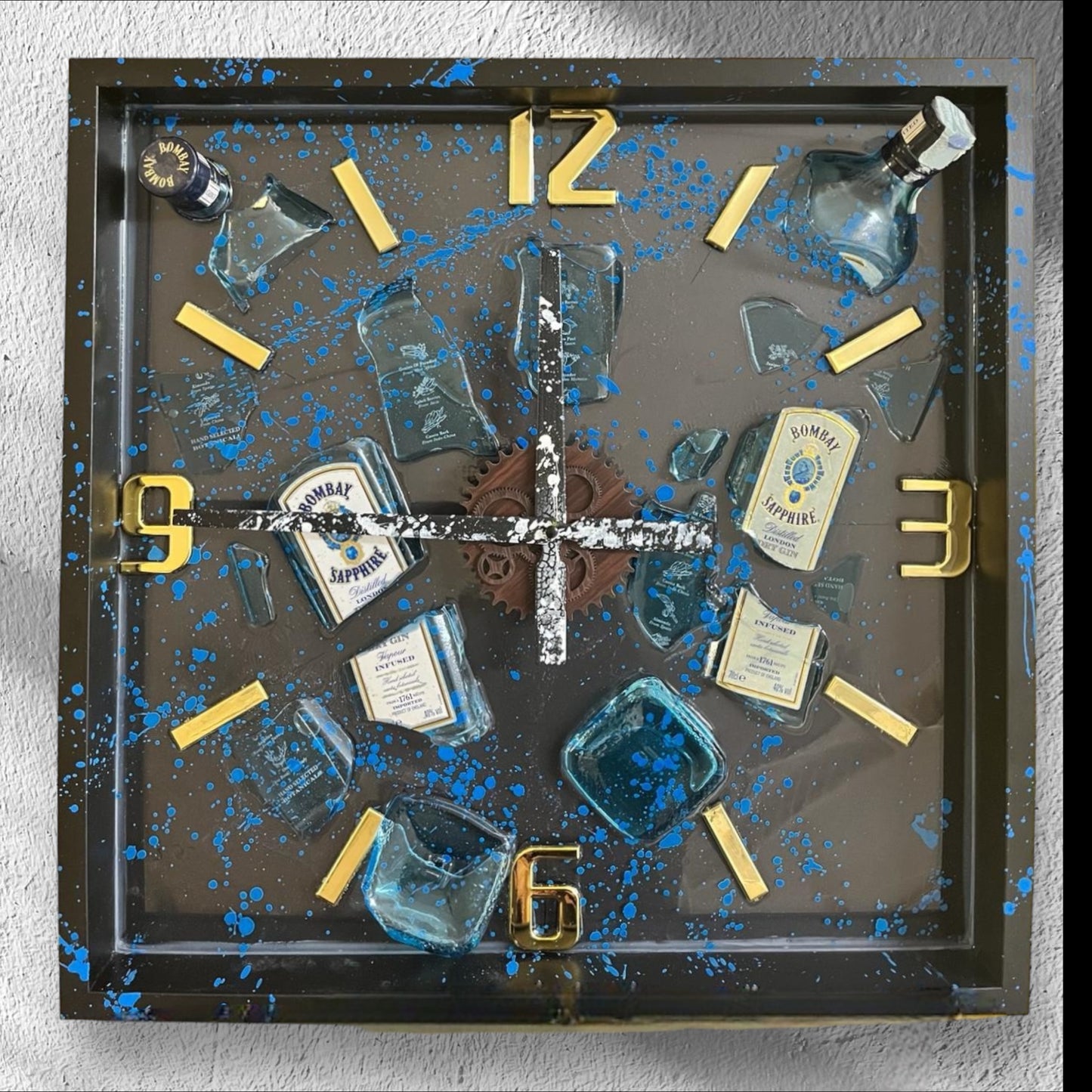 Design Clock with Bottles B